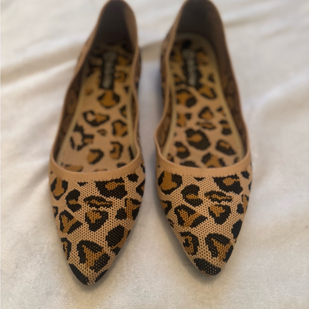 Bella Vita Mireya Leopard Print Pointed Toe Flats Size 9 Animal Print Knit